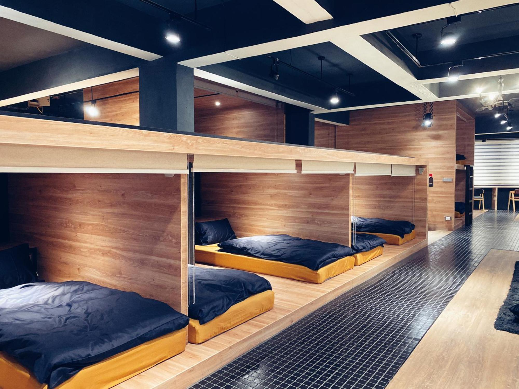 Perbed Hostel-Taichung Station Екстер'єр фото