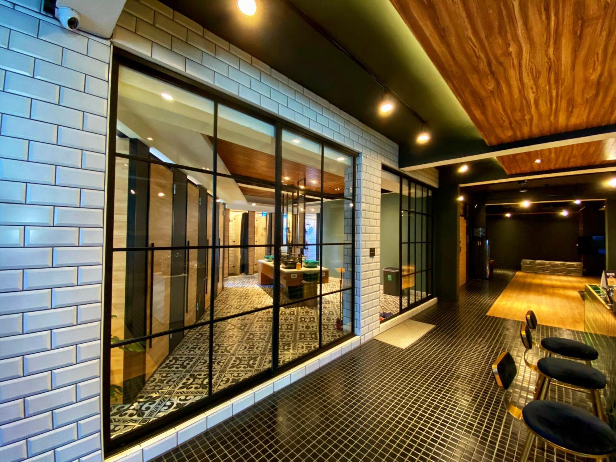 Perbed Hostel-Taichung Station Екстер'єр фото